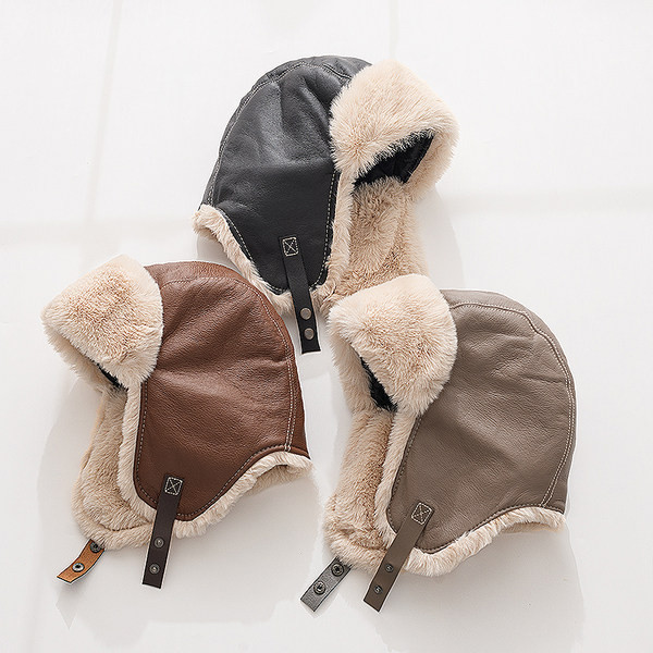 Vyriška žieminė paminkštinta kepurė iš eko odos