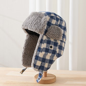 Téli férfi sapka kockás mintás béléssel