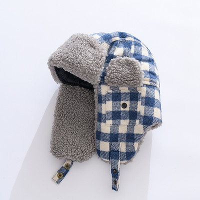 Téli férfi sapka kockás mintás béléssel