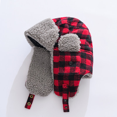 Téli férfi sapka kockás mintás béléssel