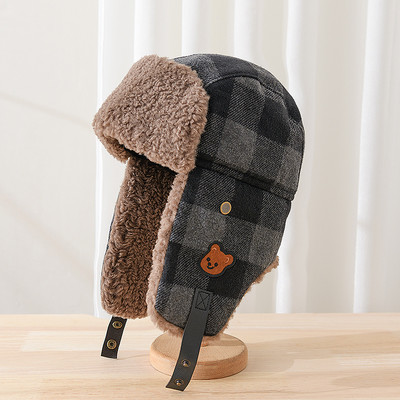 Téli férfi sapka kockás mintás béléssel