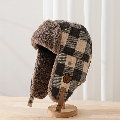 Téli férfi sapka kockás mintás béléssel