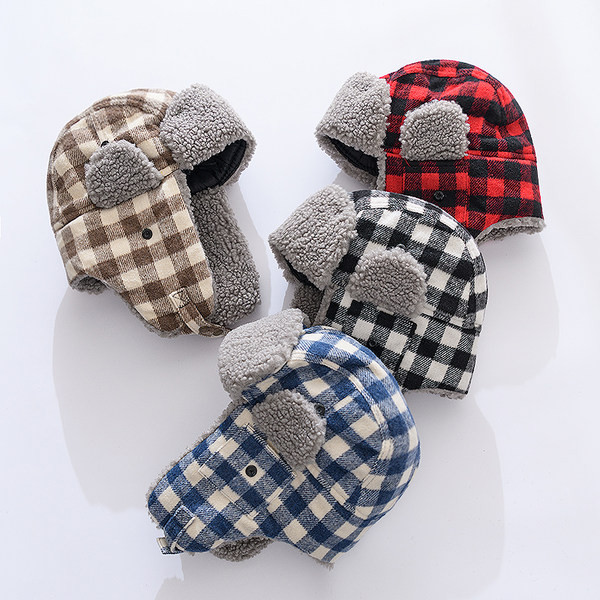 Téli férfi sapka kockás mintás béléssel