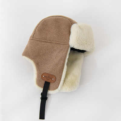 Vīriešu ziemas cepure ar biezu oderi un logotipu