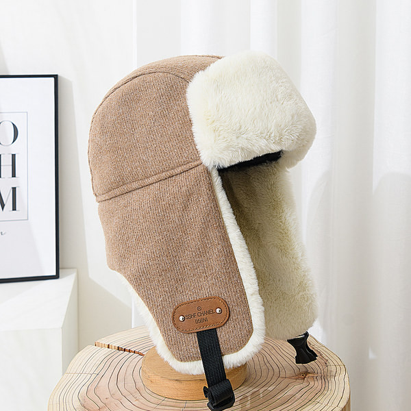 Vīriešu ziemas cepure ar biezu oderi un logotipu