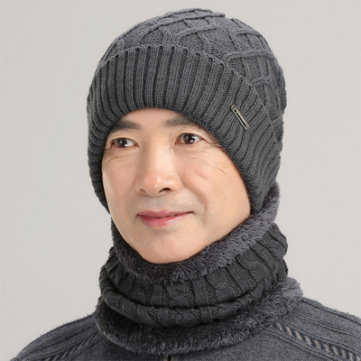 Vīriešu trikotāžas cepures un šalles komplekts ar uzrakstu