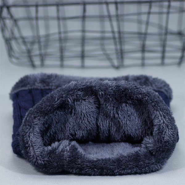 Vastag bársony bélésű sapka és sál szett férfiaknak