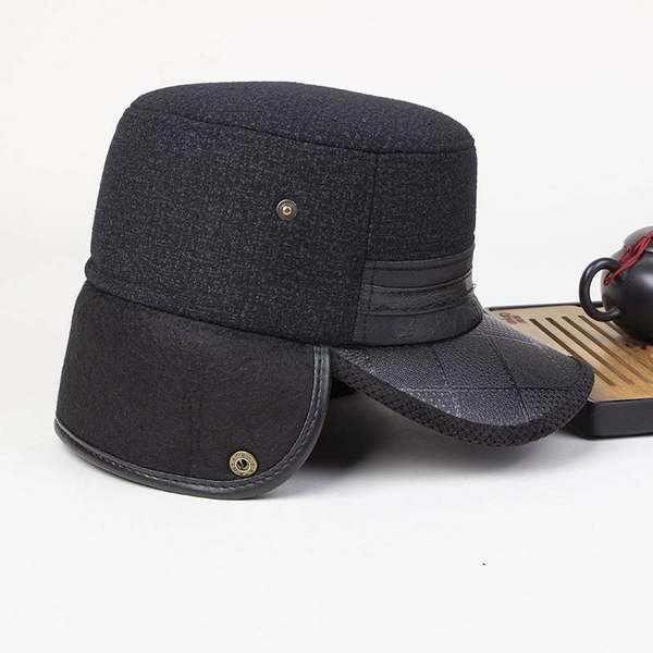 Jauna modeļa vīriešu cepure ar vizieri melnā krāsā