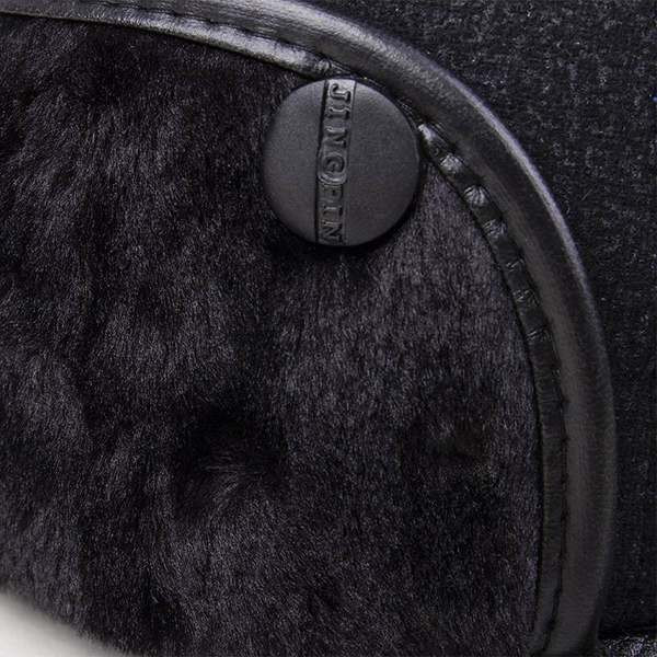 Jauna modeļa vīriešu cepure ar vizieri melnā krāsā