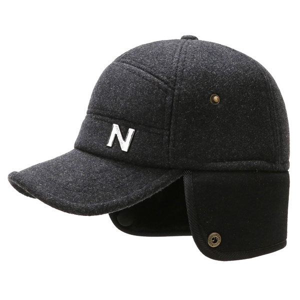 Vīriešu ziemas cepure ar vizieri un uzrakstu