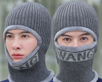 Adīta vīriešu cepure - ar uzrakstu