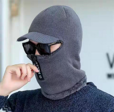 Adīta vīriešu cepure - ar uzrakstu