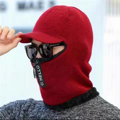 Adīta vīriešu cepure - ar uzrakstu