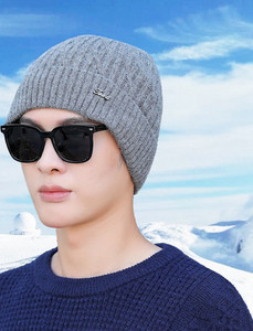 Ziemas vīriešu cepure ar uzrakstu