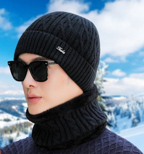 Ziemas vīriešu cepure ar uzrakstu