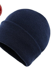 Ziemas vīriešu cepure ar oderi un apdruku