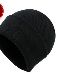 Ziemas vīriešu cepure ar oderi un apdruku