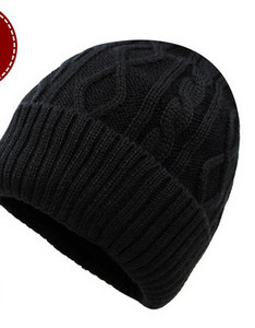 Ziemas vīriešu cepure ar oderi un apdruku