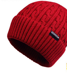 Ziemas vīriešu cepure ar oderi un apdruku