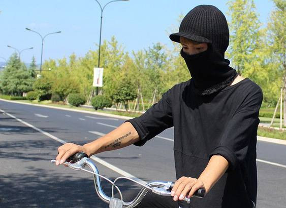 Ziemas vīriešu cepure ar šalli