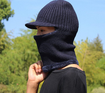 Tiszta sapka sötét színekben