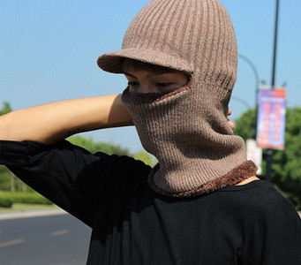 Tiszta sapka sötét színekben