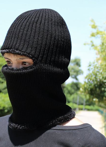 Tiszta sapka sötét színekben