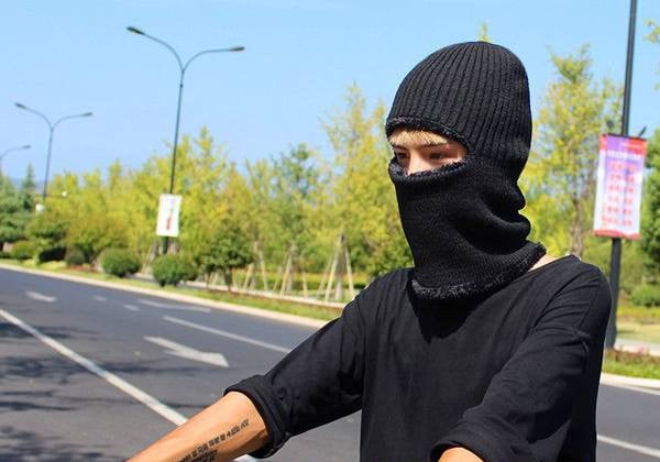 Tiszta sapka sötét színekben