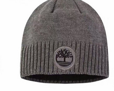 Ziemas cepure ar apdrukātu gadījuma rakstu