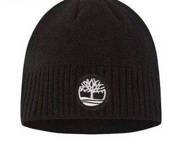 Ziemas cepure ar apdrukātu gadījuma rakstu