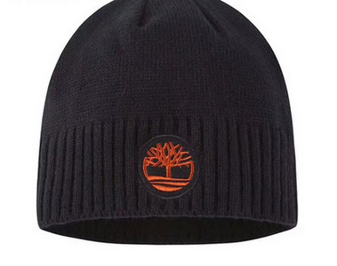 Ziemas cepure ar apdrukātu gadījuma rakstu