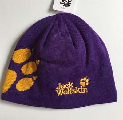 Ziemas cepure ar apdrukātu gadījuma rakstu