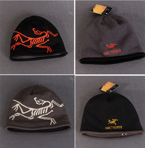 Ziemas cepure ar apdrukātu gadījuma rakstu