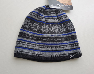 Zimska muška kapa s vezom