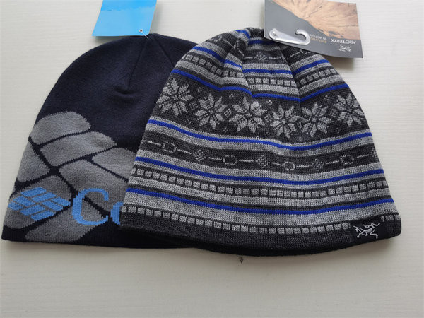 Zimska muška kapa s vezom