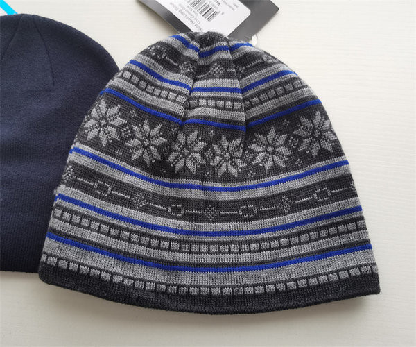 Zimska muška kapa s vezom