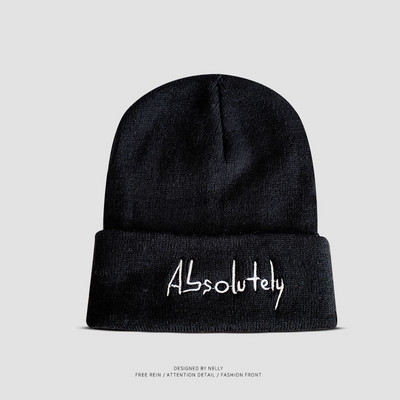 Moderna vīriešu cepure ar izšūtu uzrakstu - vienkrāsains