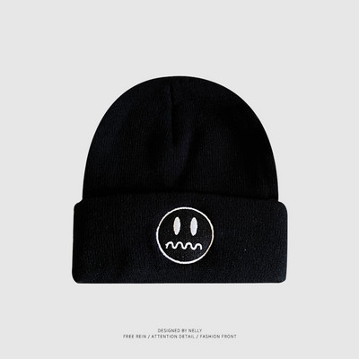 Moderna vīriešu cepure ar izšūtu uzrakstu - vienkrāsains