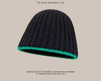 Vīriešu adīta cepure vairākās krāsās