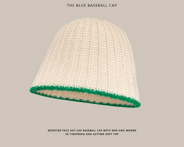 Vīriešu adīta cepure vairākās krāsās