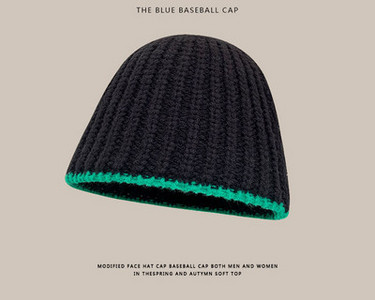 Vīriešu adīta cepure vairākās krāsās