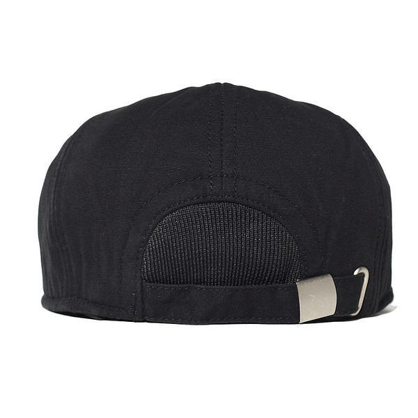 Vīriešu ziemas berete ar metāla elementu