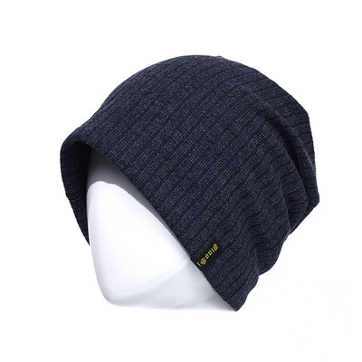 Vīriešu rudens cepure ar uzrakstu