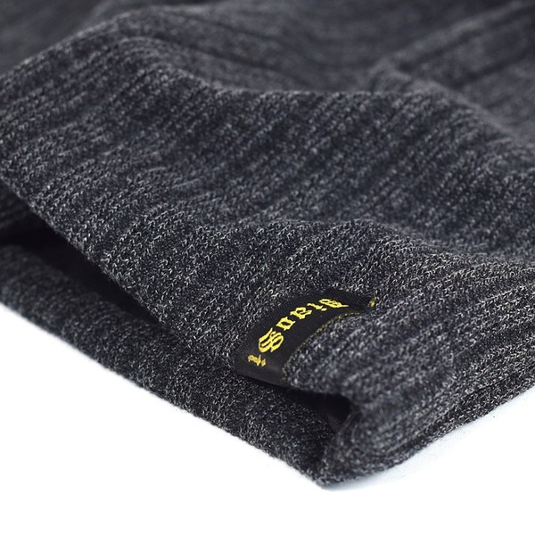 Vīriešu rudens cepure ar uzrakstu