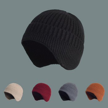 Едноцветна мъжка плетена шапка 