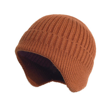 Едноцветна мъжка плетена шапка 
