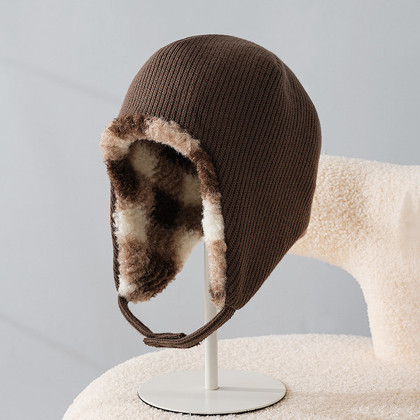 Jauna modeļa ziemas cepure vīriešiem ar pogām