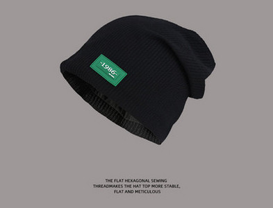 Moderna vīriešu vienkrāsaina cepure ar logotipu