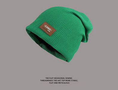 Moderna vīriešu vienkrāsaina cepure ar logotipu