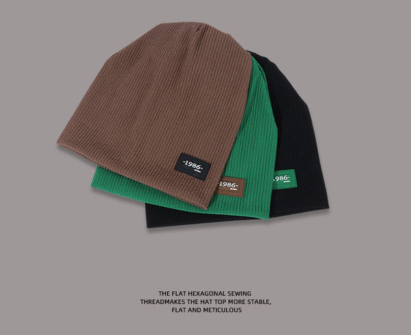 Moderna vīriešu vienkrāsaina cepure ar logotipu